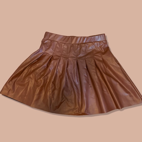 Brown Pleated Pleather Women's Skirt - Picture 1 of 3